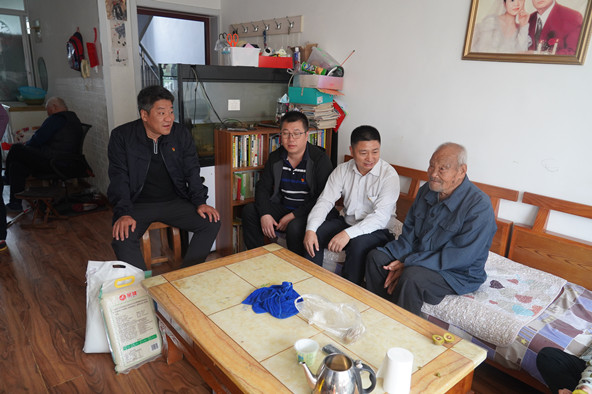 93岁白叟吕令斌.JPG 93岁白叟吕令斌.JPG