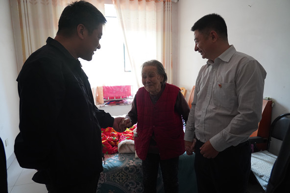 96岁白叟赵德玉.JPG 96岁白叟赵德玉.JPG